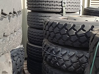 Partij diverse vrachtwagenbanden op velg, o.a michelin, o.a xzl - afbeelding 4 van  23