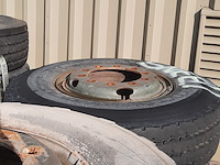 Partij diverse vrachtwagenbanden op velg, o.a michelin, o.a xzl - afbeelding 7 van  23