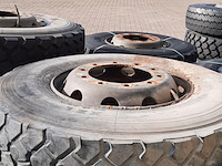 Partij diverse vrachtwagenbanden op velg, o.a michelin, o.a xzl - afbeelding 8 van  23