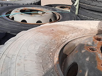Partij diverse vrachtwagenbanden op velg, o.a michelin, o.a xzl - afbeelding 10 van  23