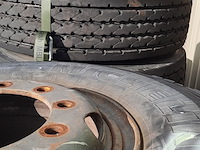 Partij diverse vrachtwagenbanden op velg, o.a michelin, o.a xzl - afbeelding 13 van  23