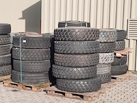 Partij diverse vrachtwagenbanden op velg, o.a michelin, o.a xzl - afbeelding 12 van  23