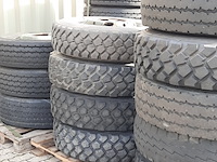 Partij diverse vrachtwagenbanden op velg, o.a michelin, o.a xzl - afbeelding 20 van  23