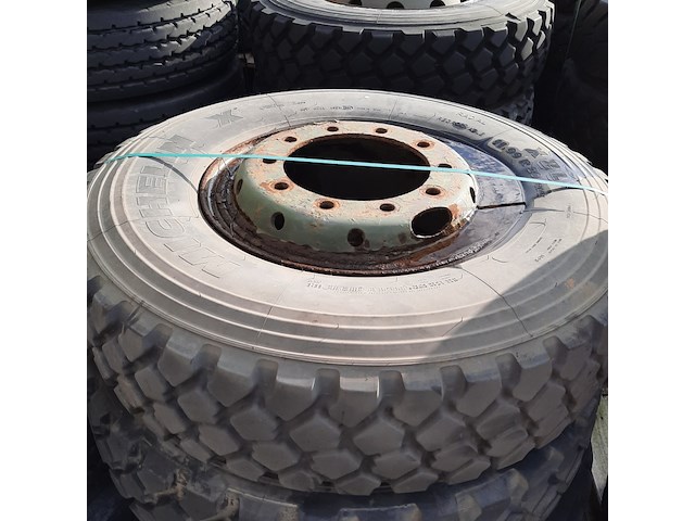 Partij diverse vrachtwagenbanden op velg, o.a michelin, o.a xzl - afbeelding 21 van  23