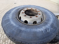 Partij diverse vrachtwagenbanden op velg, o.a michelin, o.a xzl - afbeelding 23 van  23