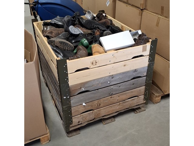 Partij diverse wandelschoenen - afbeelding 1 van  4