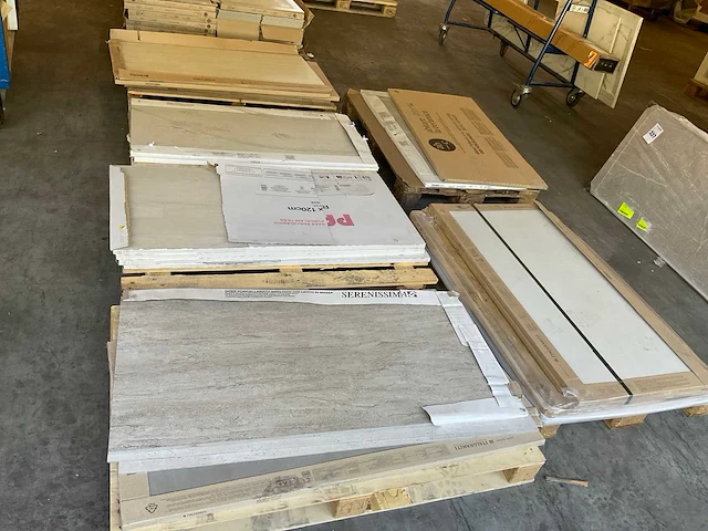 Partij diverse wandtegel 60x120 cm ca 21 m² - afbeelding 1 van  7