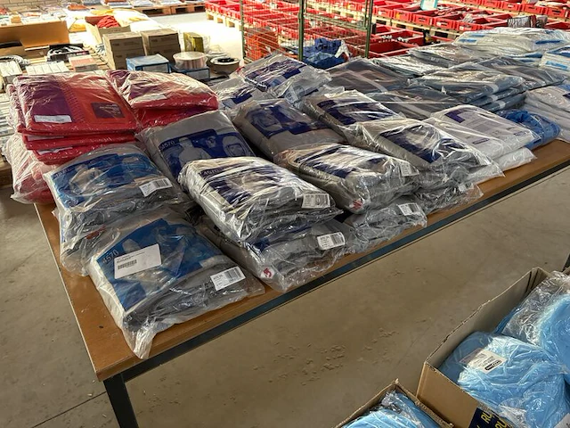Partij diverse wegwerp werkkleding, o.a. microgard, 3m - afbeelding 5 van  15