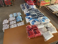 Partij diverse wegwerp werkkleding, o.a. microgard, 3m - afbeelding 9 van  15