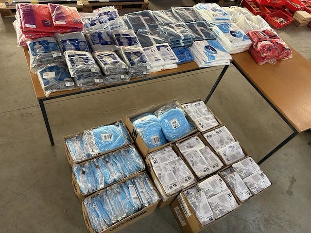 Partij diverse wegwerp werkkleding, o.a. microgard, 3m - afbeelding 10 van  15