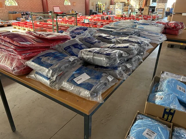 Partij diverse wegwerp werkkleding, o.a. microgard, 3m - afbeelding 11 van  15