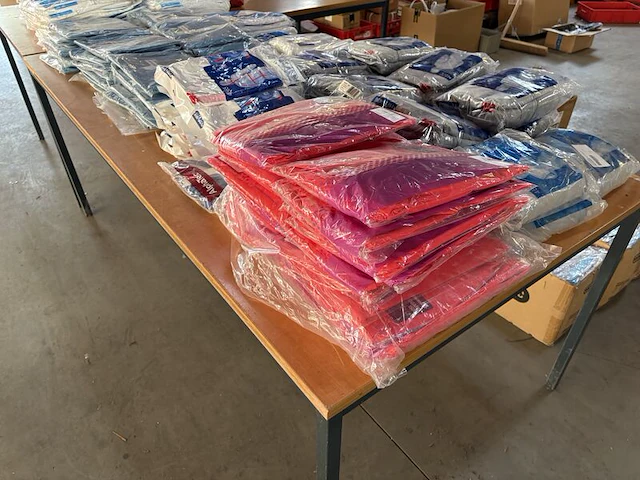 Partij diverse wegwerp werkkleding, o.a. microgard, 3m - afbeelding 12 van  15