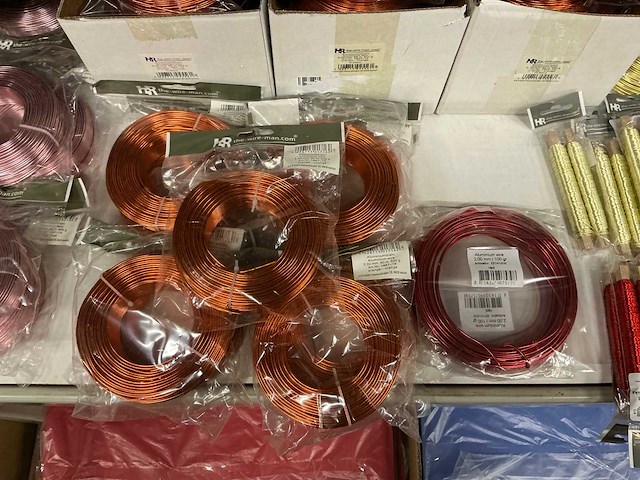 Partij diverse wikkeldraad, aluminium wire & glitterkits. (134x) - afbeelding 19 van  23