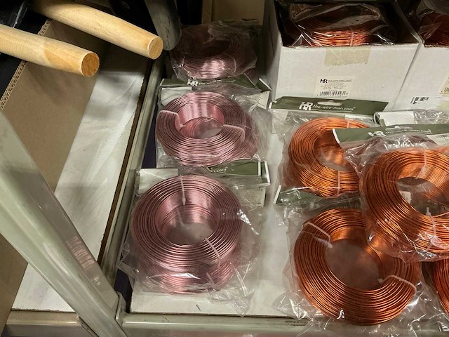 Partij diverse wikkeldraad, aluminium wire & glitterkits. (134x) - afbeelding 22 van  23