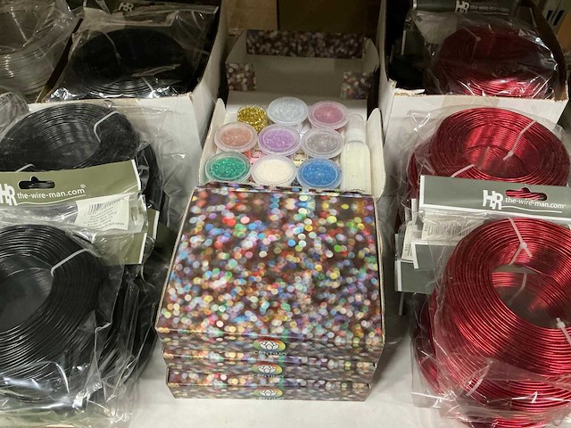 Partij diverse wikkeldraad, aluminium wire & glitterkits. (134x) - afbeelding 6 van  23