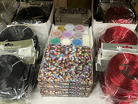 Partij diverse wikkeldraad, aluminium wire & glitterkits. (134x) - afbeelding 6 van  23