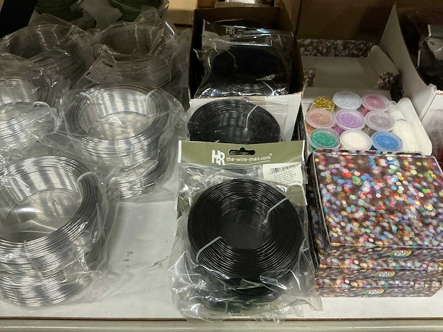 Partij diverse wikkeldraad, aluminium wire & glitterkits. (134x) - afbeelding 8 van  23