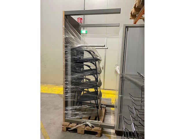 Partij diverse winkelinventaris en draadmanden - afbeelding 3 van  20