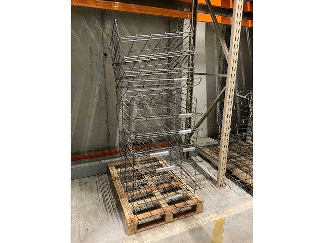 Partij diverse winkelinventaris en draadmanden - afbeelding 5 van  20