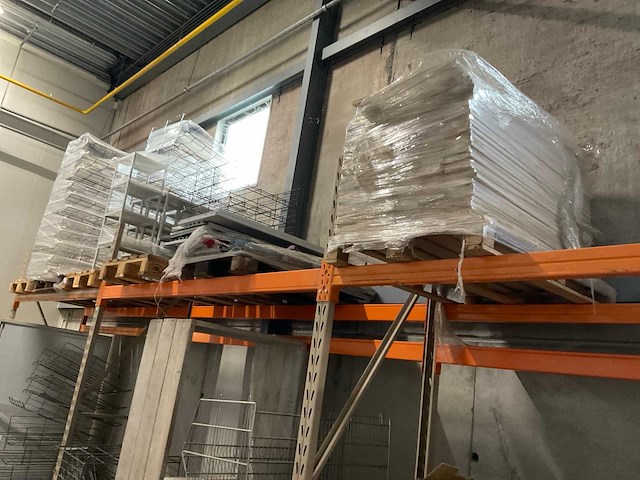 Partij diverse winkelinventaris en draadmanden - afbeelding 8 van  20