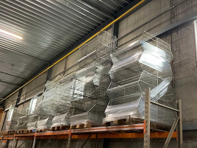 Partij diverse winkelinventaris en draadmanden - afbeelding 1 van  20