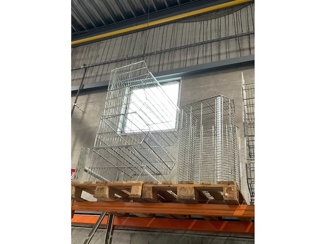 Partij diverse winkelinventaris en draadmanden - afbeelding 14 van  20