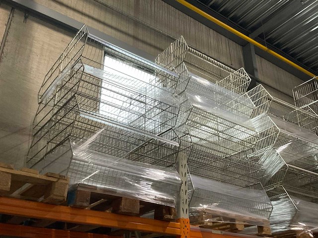 Partij diverse winkelinventaris en draadmanden - afbeelding 17 van  20