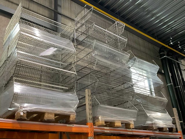 Partij diverse winkelinventaris en draadmanden - afbeelding 18 van  20