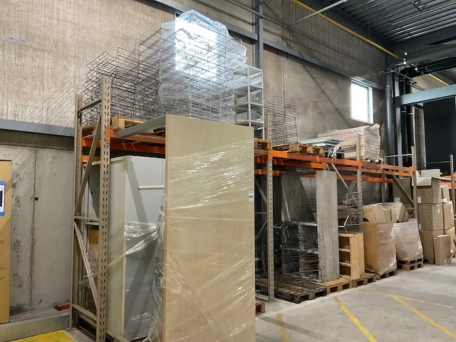 Partij diverse winkelinventaris en draadmanden - afbeelding 19 van  20