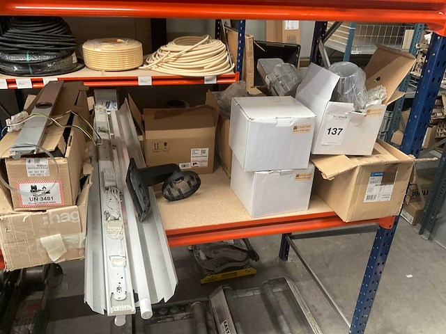 Partij diverse winkelverlichting - afbeelding 1 van  6