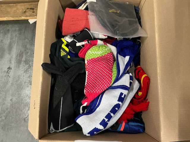 Partij diverse winter accessoires o.a adidas/bartz/etc (67x) - afbeelding 2 van  4