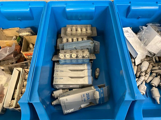 Partij diverse zekeringen - afbeelding 4 van  6