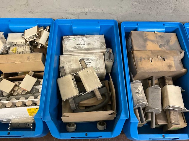 Partij diverse zekeringen - afbeelding 10 van  12