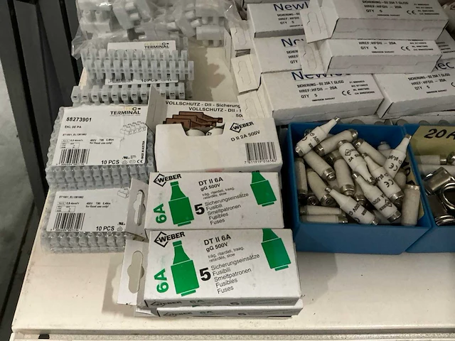 Partij diverse zekeringen/fittingen/fuses (697x) - afbeelding 4 van  11