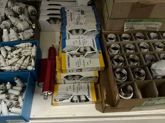 Partij diverse zekeringen/fittingen/fuses (697x) - afbeelding 10 van  11