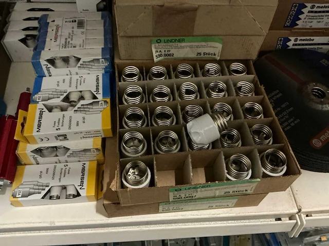 Partij diverse zekeringen/fittingen/fuses (697x) - afbeelding 11 van  11
