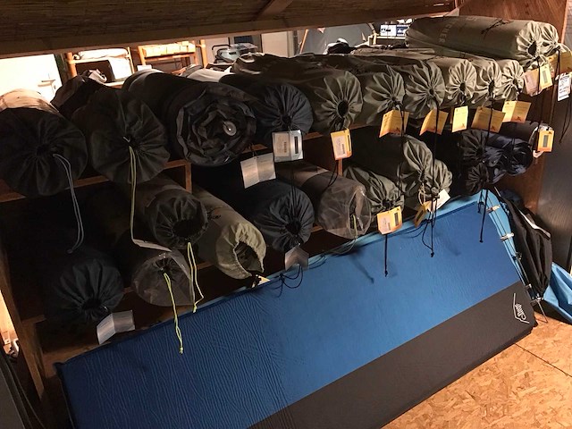 Partij diverse zelfopblazende matrassen (29x) - afbeelding 1 van  14