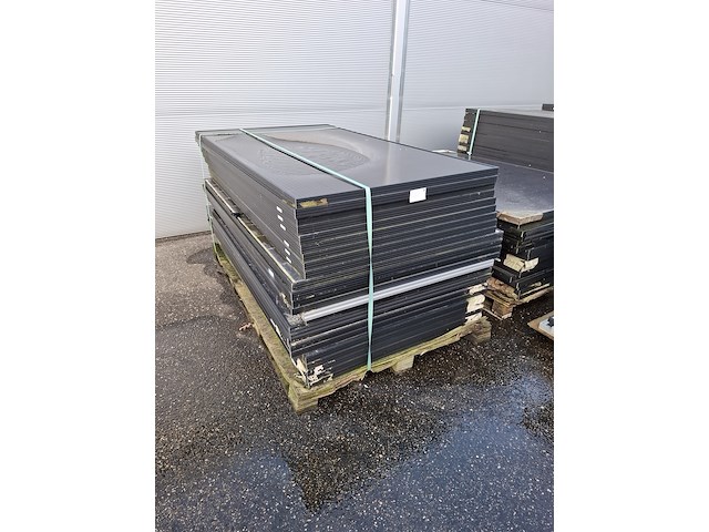 Partij diverse zonnepanelen op 5x pallet - afbeelding 2 van  11