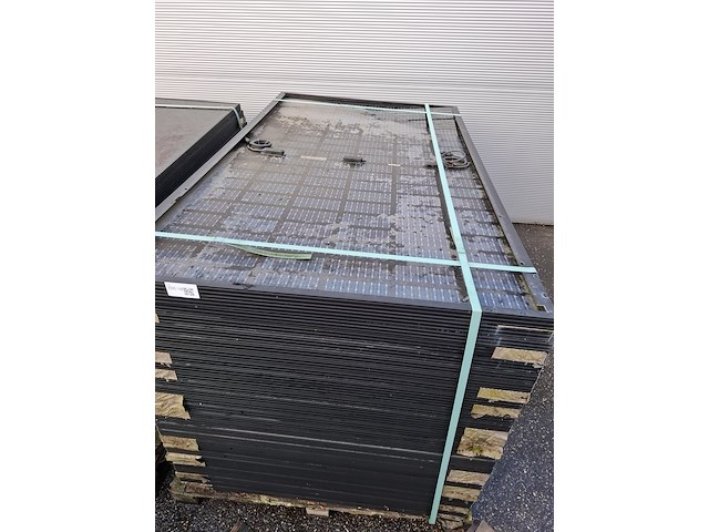 Partij diverse zonnepanelen op 5x pallet - afbeelding 5 van  11