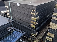 Partij diverse zonnepanelen op 5x pallet - afbeelding 6 van  11