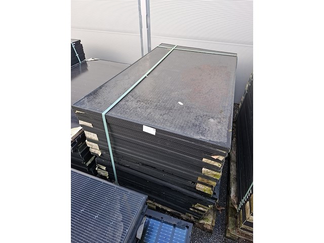 Partij diverse zonnepanelen op 5x pallet - afbeelding 7 van  11