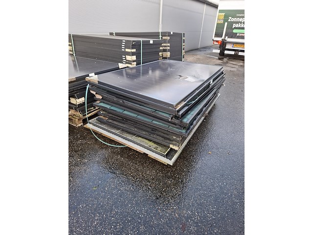 Partij diverse zonnepanelen op 5x pallet - afbeelding 8 van  11