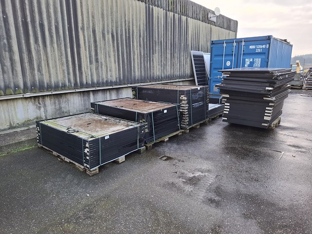Partij diverse zonnepanelen op 6x pallet - afbeelding 1 van  8
