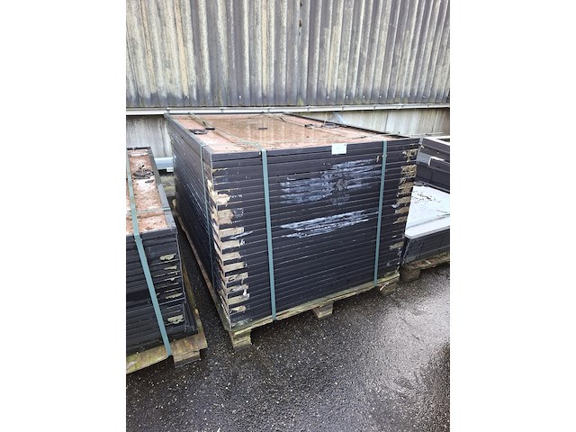 Partij diverse zonnepanelen op 6x pallet - afbeelding 4 van  8