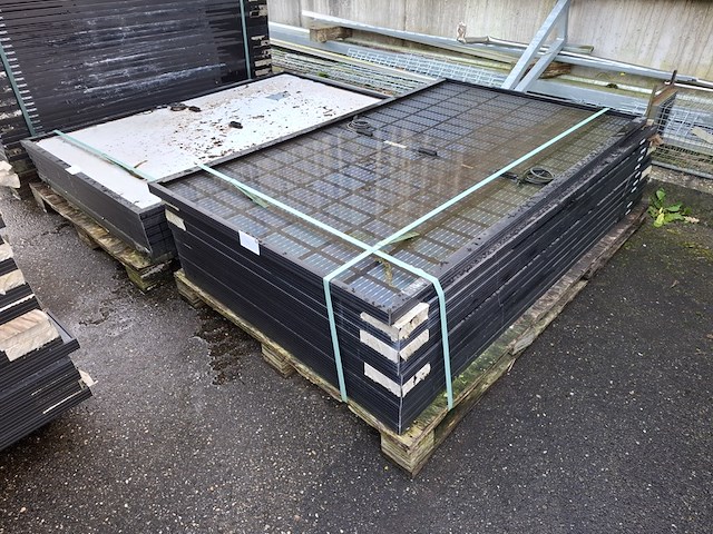 Partij diverse zonnepanelen op 6x pallet - afbeelding 5 van  8