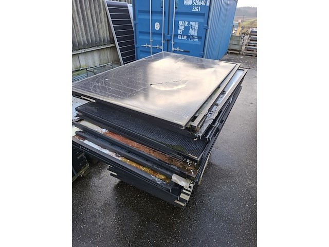 Partij diverse zonnepanelen op 6x pallet - afbeelding 7 van  8