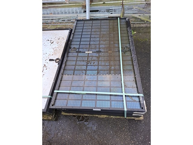 Partij diverse zonnepanelen op 6x pallet - afbeelding 8 van  8