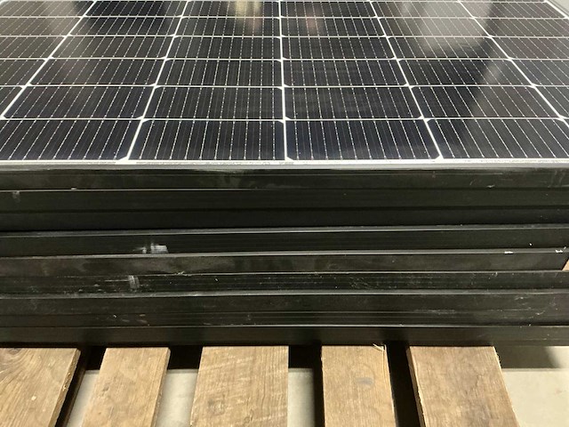 Partij diverse zonnepanelen - afbeelding 1 van  8