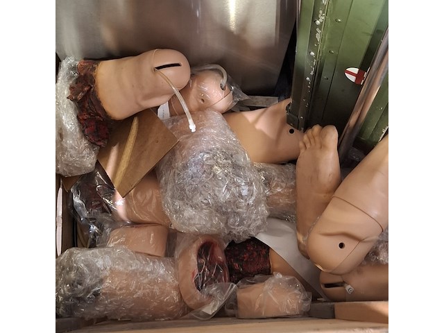 Partij diverse zorg en bhv gerelateerde artikelen - afbeelding 3 van  5