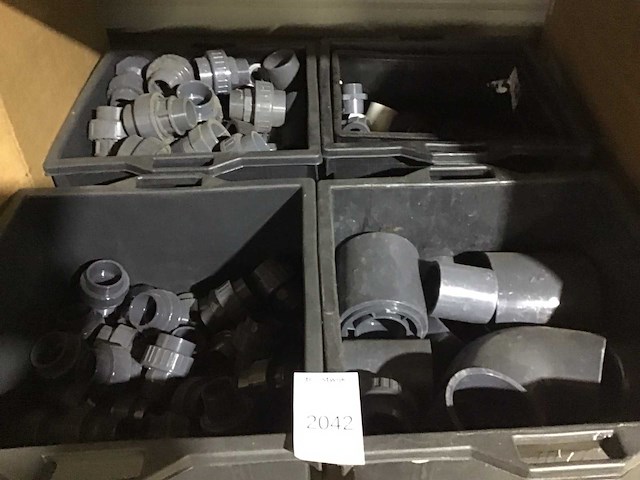 Partij diverse zwembad installatiemateriaal - afbeelding 1 van  4